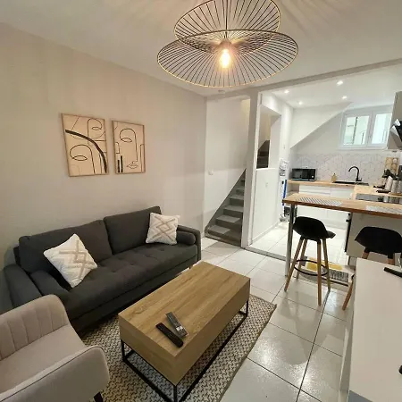 Triplex En Centre-ville - 273 *