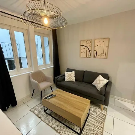 Triplex En Centre-ville - 273 Appartamento *